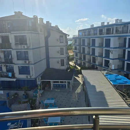 Blue Bay Seaview Апартаменты Поморие